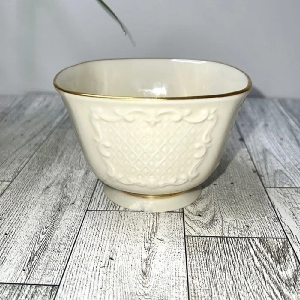 Lenox Collection The Canterbury Bowl with 24kt Gold Trim